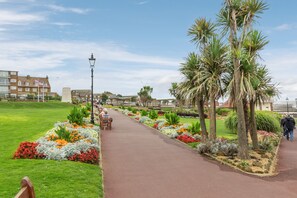 Property grounds - Pebblesden, Hunstanton, Norfolk (Hunstanton)