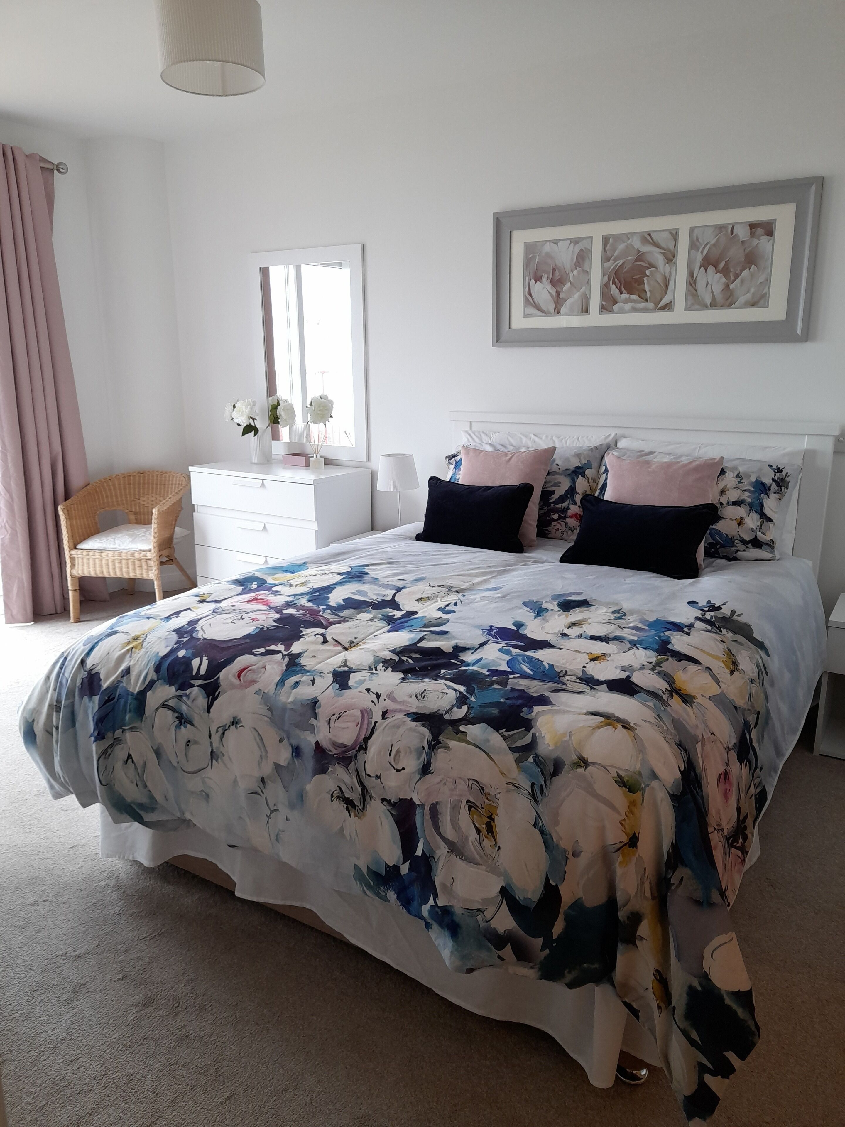 2 bedrooms, iron/ironing board, travel cot, free WiFi