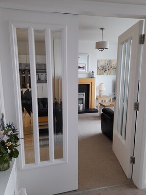 Smart TV, fireplace, DVD player, stereo - Sea front Apartment In Castlerock, With Stunning Panoramic Views  (Castlerock)