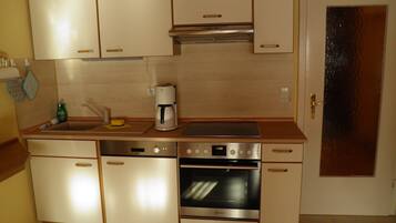 Kühlschrank, Ofen, Herdplatte, Geschirrspüler