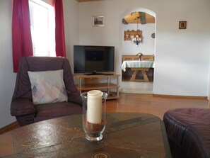 TV, foosball, books - Beautiful large apartment for your unforgettable stay in the Allgäu (Argenbühl-Christazhofen)