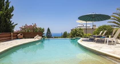 'Owls Watch Villa' - A Stone Built Villa that sleeps 6 guests in 3 bedrooms