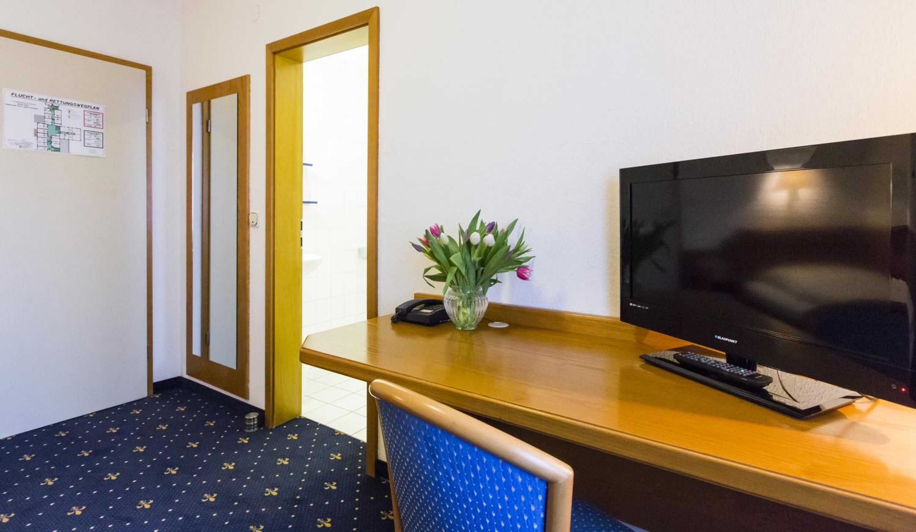 desk, laptop workspace, soundproofing, free cots/infant beds