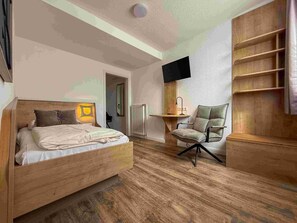 Classic Room, Mobility Accessible, Non Smoking | Desk, laptop workspace, soundproofing, free WiFi - Hotel Eydt Kirchheim (Kirchheim)