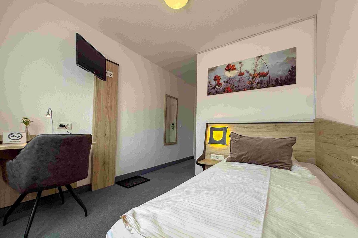 Desk, laptop workspace, soundproofing, free WiFi