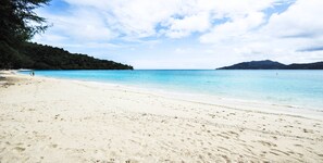 Beach nearby, sun-loungers, beach towels