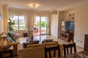 Smart-TV, DVD-Player, Stereoanlage
