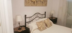 2 bedrooms, iron/ironing board, travel cot, free WiFi