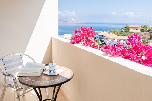 Villa Bougainvillea, Stunning Sea view, Near Almyrida, 2 Private Pools, Sleeps 7