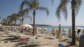 Beach nearby, sun-loungers, beach towels