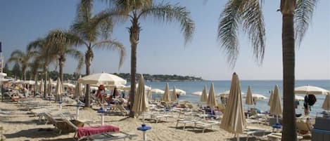 Beach nearby, sun-loungers, beach towels