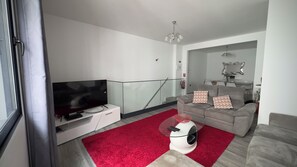 Een smart-tv en een dvd-speler