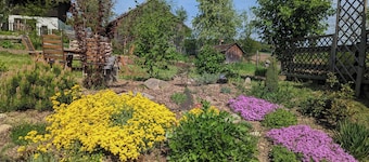 Idyllic four-sided farm in the middle of nature, child- and dog-friendly