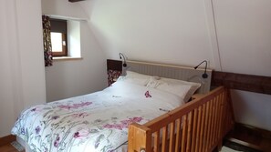 1 bedroom, free WiFi, bed sheets - With Stunning Views, A Great Location For Mountain Activities And Relaxing (Campan)
