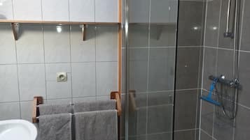 Shower, towels