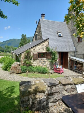 Exterior - With Stunning Views, A Great Location For Mountain Activities And Relaxing (Campan)