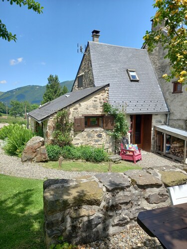 With Stunning Views, A Great Location For Mountain Activities And Relaxing