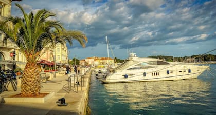 Private, komplett eingezÀunte und tierfreundliche Pool-Villa in MeeresnÀhe