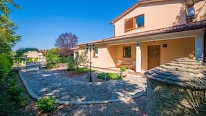 Exterior - Private, fully fenced and pet-friendly pool villa near the sea (Labin)