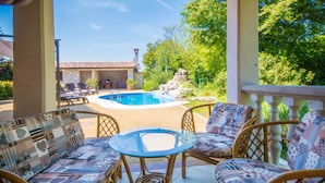 Outdoor dining - Private, fully fenced and pet-friendly pool villa near the sea (Labin)