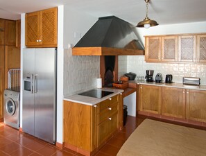 Fridge, microwave, oven, stovetop - Casa da Manta Fajã da Ovelha (Fajã da Ovelha)
