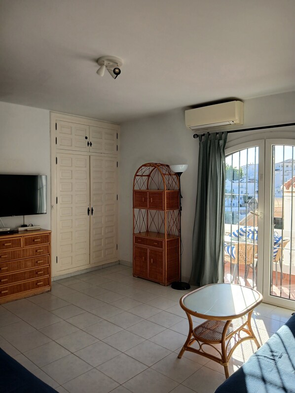Living area - Modern, Spacious, and Well Equipped Apartment With Mountain And Sea Views (Nerja)
