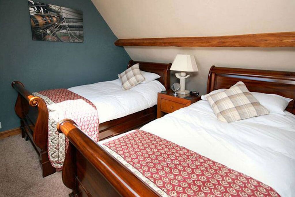 3 bedrooms, iron/ironing board, free WiFi, bed sheets