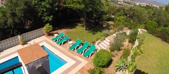 Spacious 5 bedroom 5 bathroom family villa with spectacular views to the sea