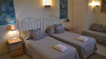 5 slaapkamers, een kluis op de kamer, een strijkplank/strijkijzer