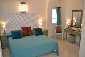 5 Schlafzimmer, Zimmersafe, Bügeleisen/Bügelbrett, Reisekinderbett