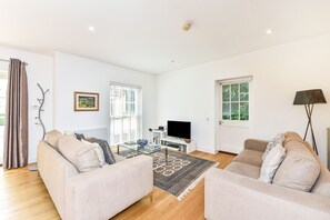 Smart TV, books - The Garden House  - a contemporary house on the edge of Petworth, South Downs  (West Sussex)