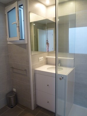 Bathtub, hair dryer, towels - Apartment/ flat - Cadaqués (Cadaqués)