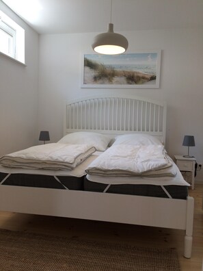 1 bedroom, travel cot, free WiFi, bed sheets