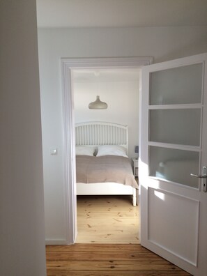 1 bedroom, travel cot, free WiFi, bed sheets