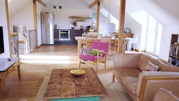 TV, fireplace, DVD player, table tennis