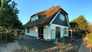 Exterior - * Luxury * Large garden * Superb cuisine * Privacy * Beach close* Top ratings * (Julianadorp)