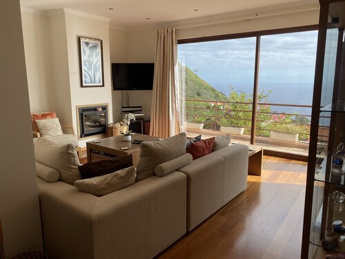 Casa das Flores, stunning villa with heated pool in Arco da Calheta