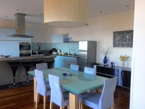 Fridge, microwave, oven, stovetop -  Spacious villa,  180* ocean view, large heated pool, 5 min from Calheta beach (Calheta)