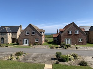 Exterior - Sea Urchins Cottage -  a cottage that sleeps 5 guests  in 2 bedrooms (Filey)