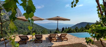 Villa with spectacular sea views, 2 bedrooms, swimming pool