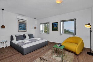 2 عدّة غرف نوم ومكواة/لوح كي وسرير سفر وواي فاي