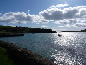 Beach nearby, beach towels - A very special place (Co. Cork)