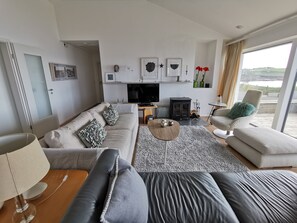 Smart TV, fireplace, books, video library - A very special place (Co. Cork)