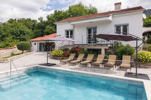 Ferienhaus mit Pool, Terrasse,Gartenküche mit Grill
