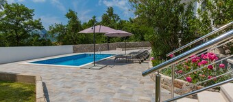 Holiday house with private pool, sun terrace and gazebo with BBQ