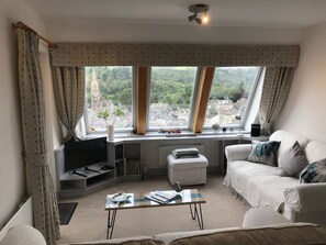 Smart-TV, DVD-Player, Bücher, Videothek