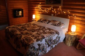 3 bedrooms, iron/ironing board, free WiFi, bed sheets - 3-bedroom log house set in woodland in the heart of Highland Perthshire (Kirkmichael, Perth and Kinross)