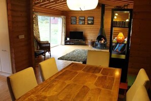 Dining - 3-bedroom log house set in woodland in the heart of Highland Perthshire (Kirkmichael, Perth and Kinross)