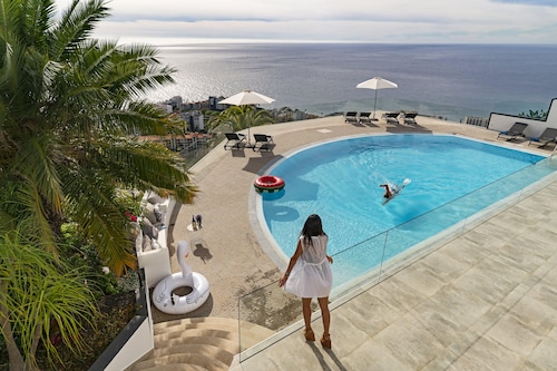 Sky Villa, pool and view in a luxury urbanization.