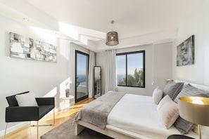 5 bedrooms, iron/ironing board, WiFi, bed sheets